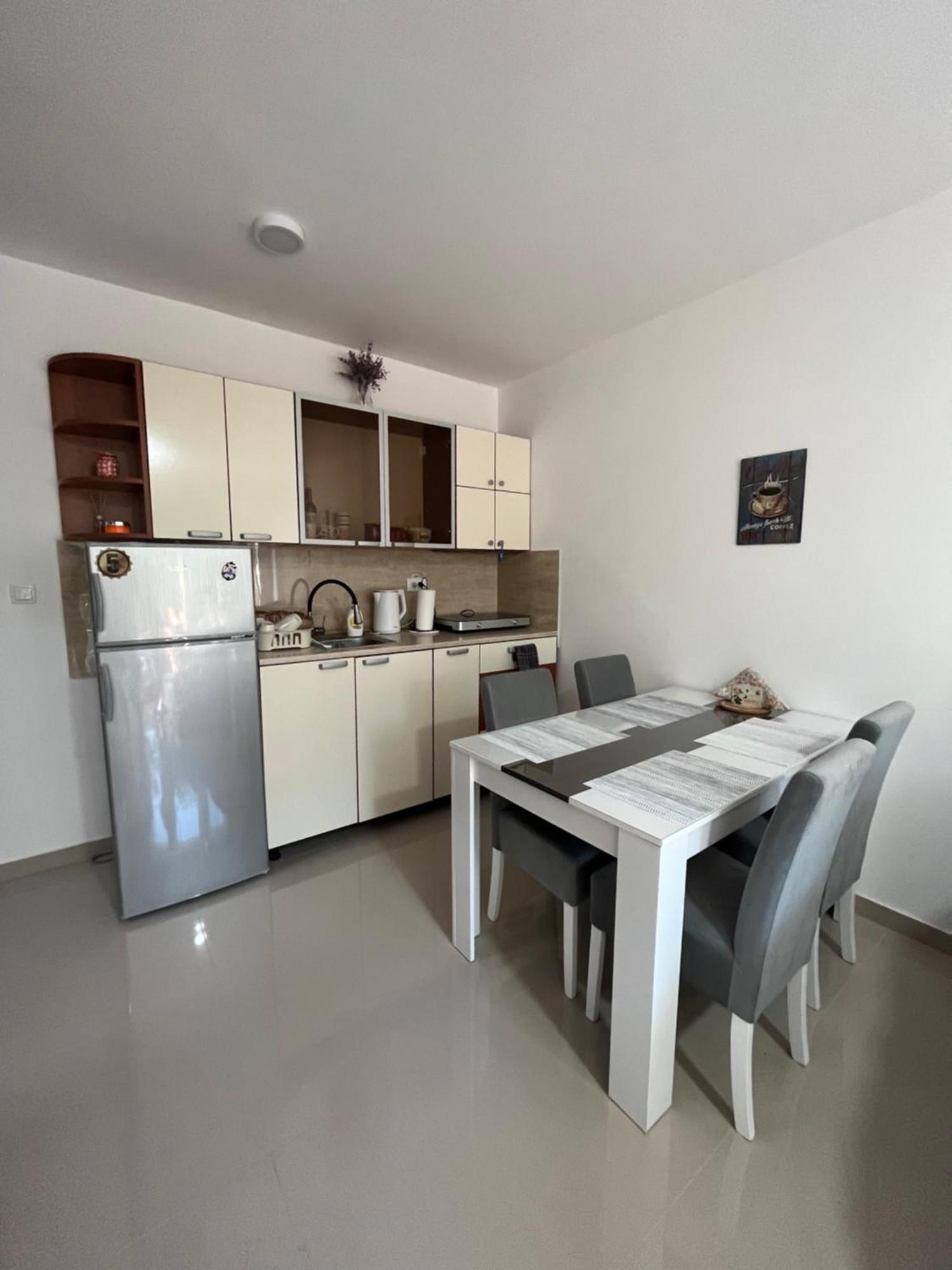 Apartman Miletic Ostrovo Zewnętrze zdjęcie