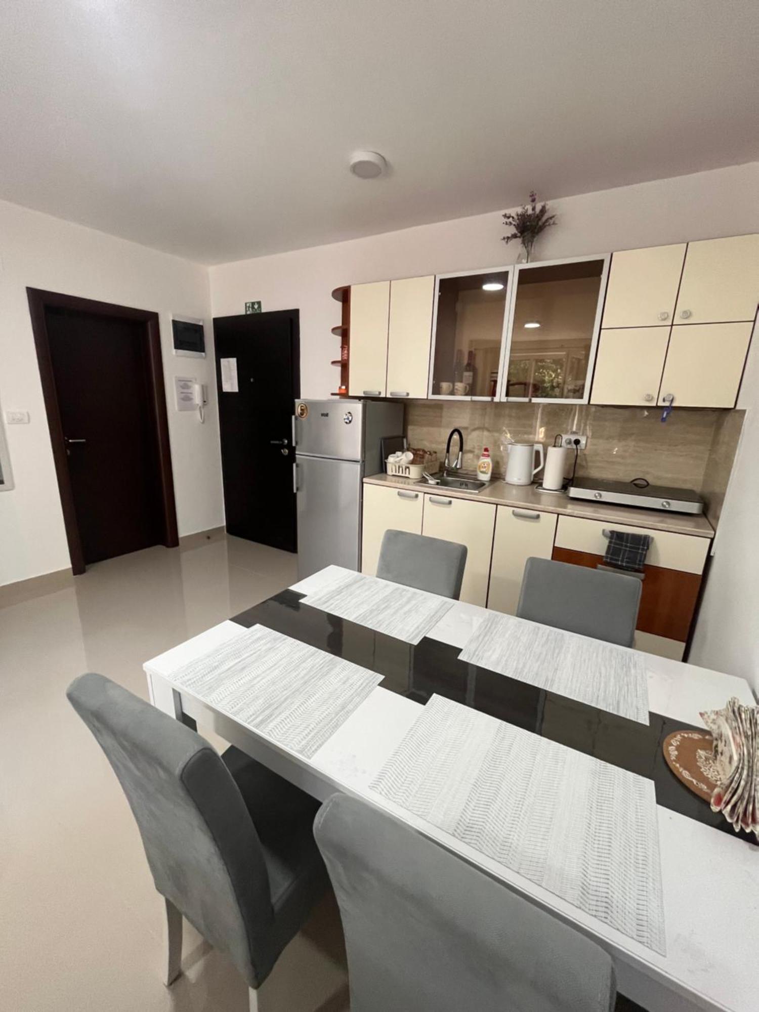 Apartman Miletic Ostrovo Zewnętrze zdjęcie